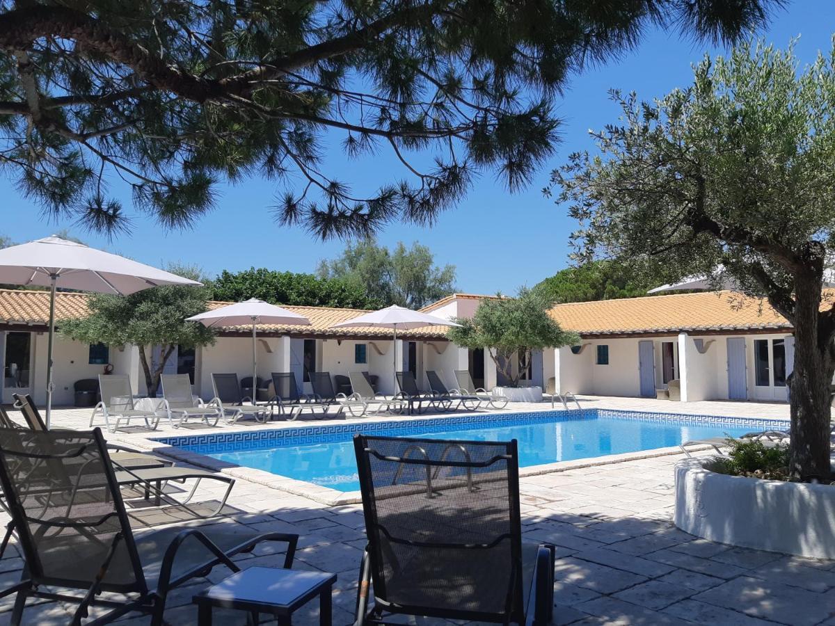 Mas De Calabrun Hotel Saintes-Maries-de-la-Mer Exterior photo